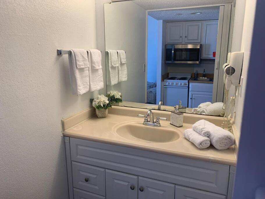 Royal Retreat-Amazing View-King Bed-1 Bedroom-Full Kitchen-Free Parking-Self Check-In Myrtle Beach Bagian luar foto